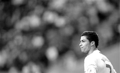 欧文快攻上篮制胜（欧文快下上篮锁定胜局）